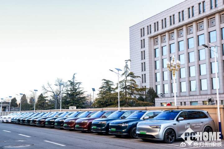 问界M9进中国国家博物馆：“十四五”成就展唯一入选新能源汽车(图2)