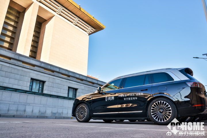 问界M9进中国国家博物馆：“十四五”成就展唯一入选新能源汽车(图1)