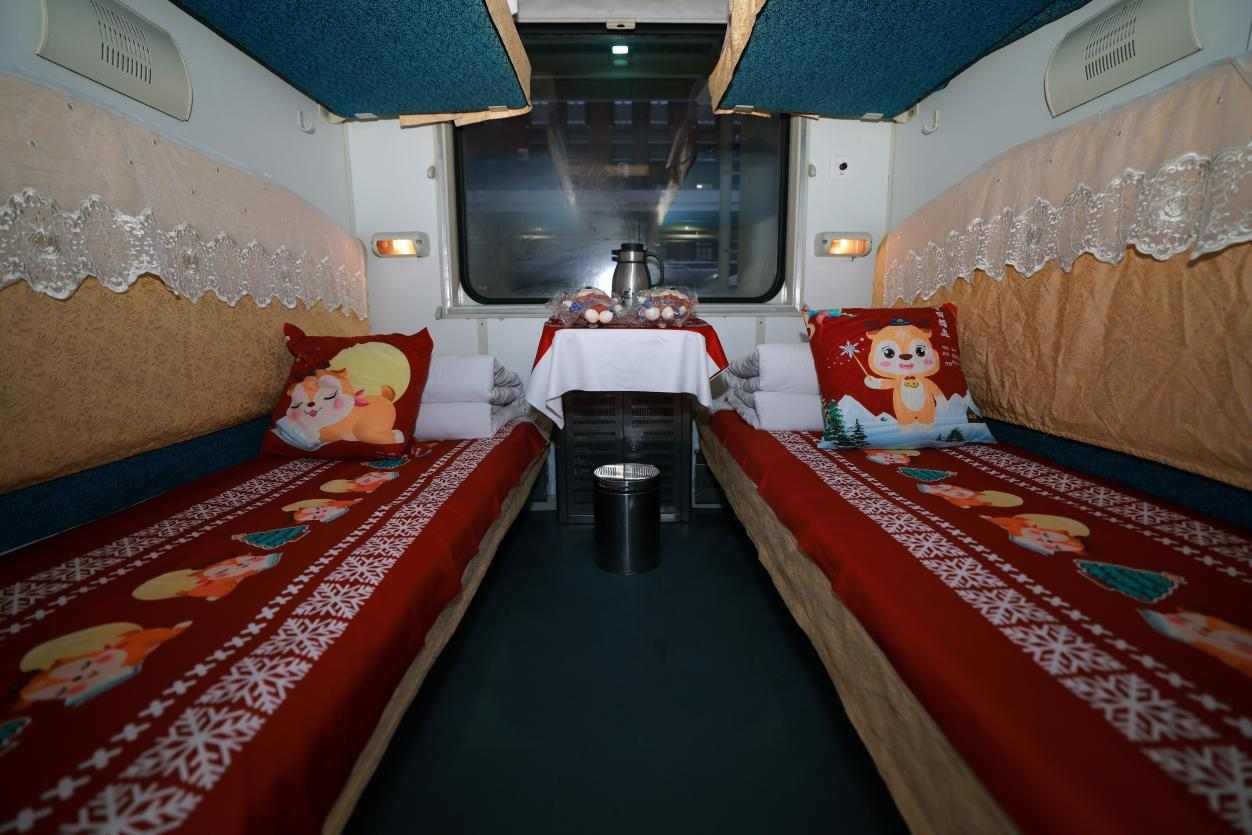 一趟开往冰雪世界的列车，竟然让252位老人集体“离家出走”(图2)