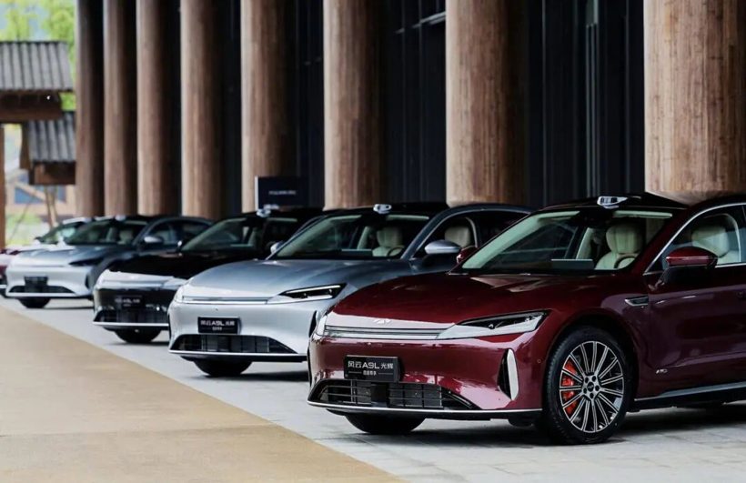 8大汽车集团预警，2026年告别“单一性成长”