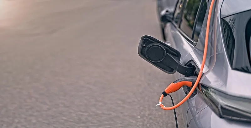 价格战与技术内卷双线升级:2025年末新能源车市竞争白热化(图1) 价格战与技术内卷双线升级:2025年末新能源车市竞争白热化(图1)